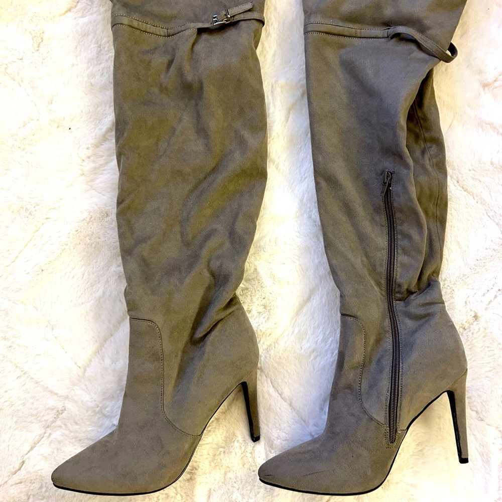 Grey High Heeled Boots with small buckle Size 8.5 NEW w/out tags